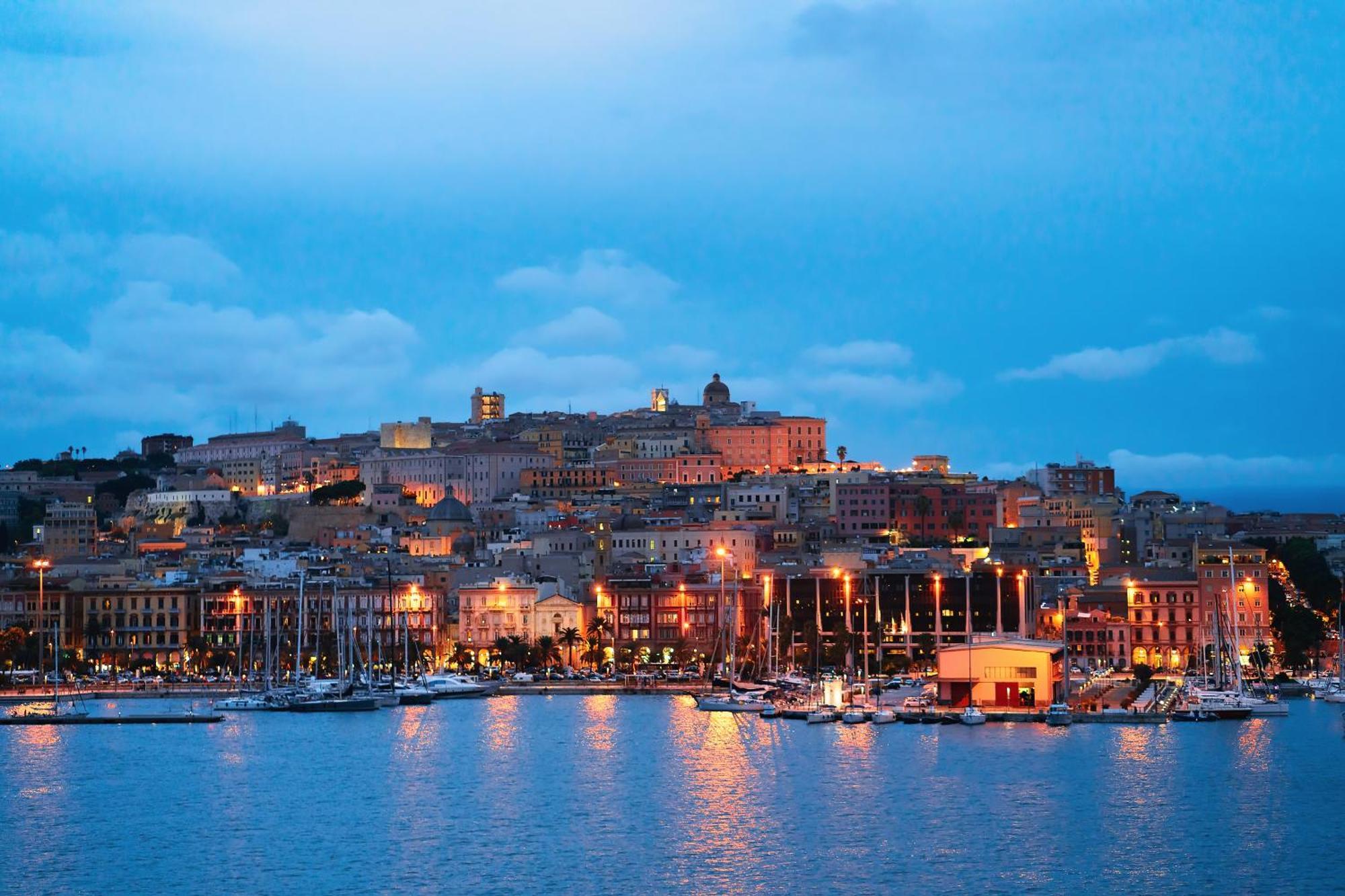 Casa Storica Di Charme Con Vista Mare Nel Cuore Di Cagliari Ngoại thất bức ảnh