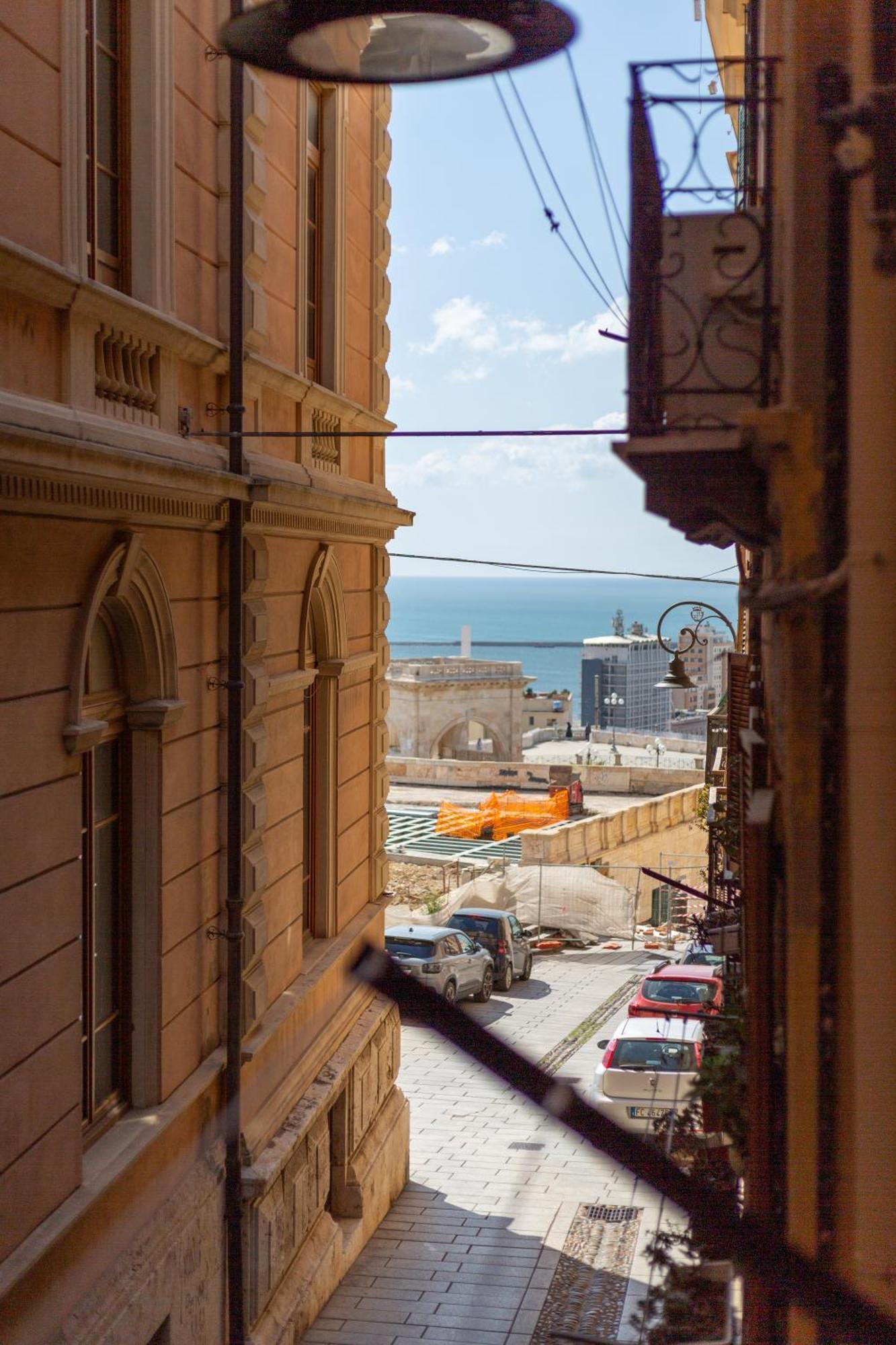 Casa Storica Di Charme Con Vista Mare Nel Cuore Di Cagliari Ngoại thất bức ảnh